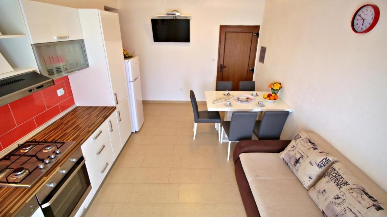 Apartments Iko Omiš Exterior foto